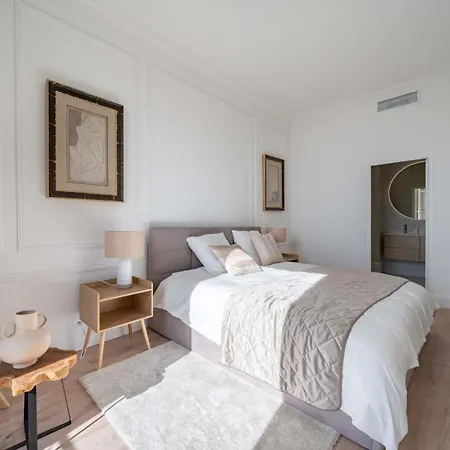 Sublime Fully Renovated One Bedroom With Sea View Apartament *